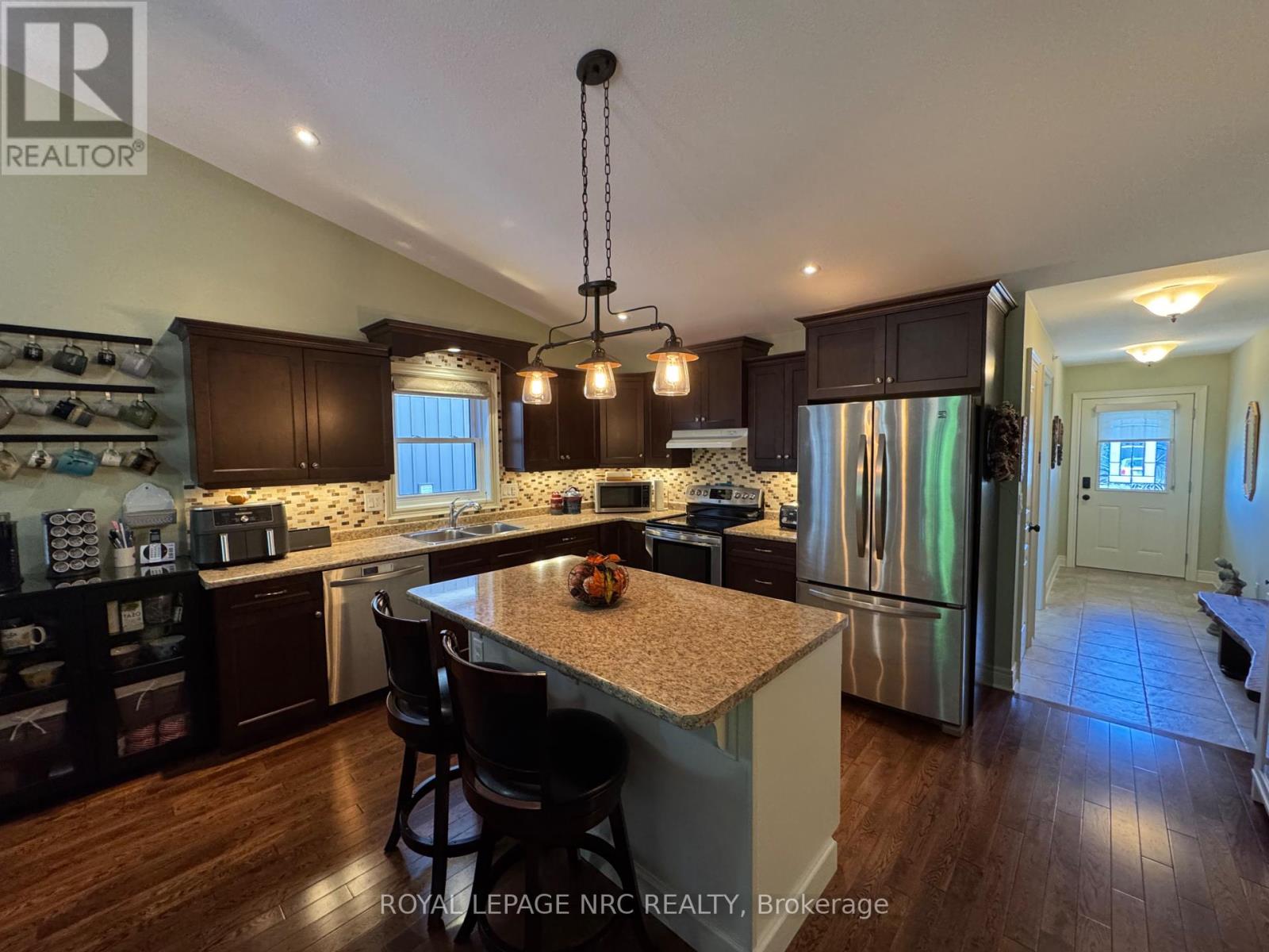 70 Parkside Drive, St. Catharines, Ontario  L2M 0B2 - Photo 10 - X12415164