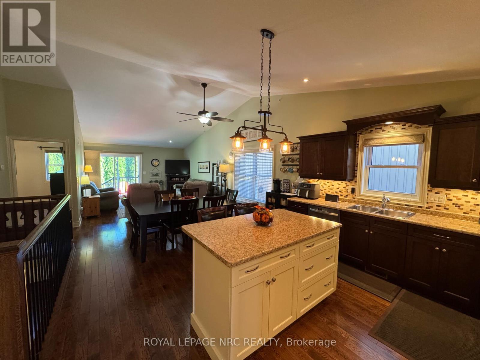 70 Parkside Drive, St. Catharines, Ontario  L2M 0B2 - Photo 11 - X12415164