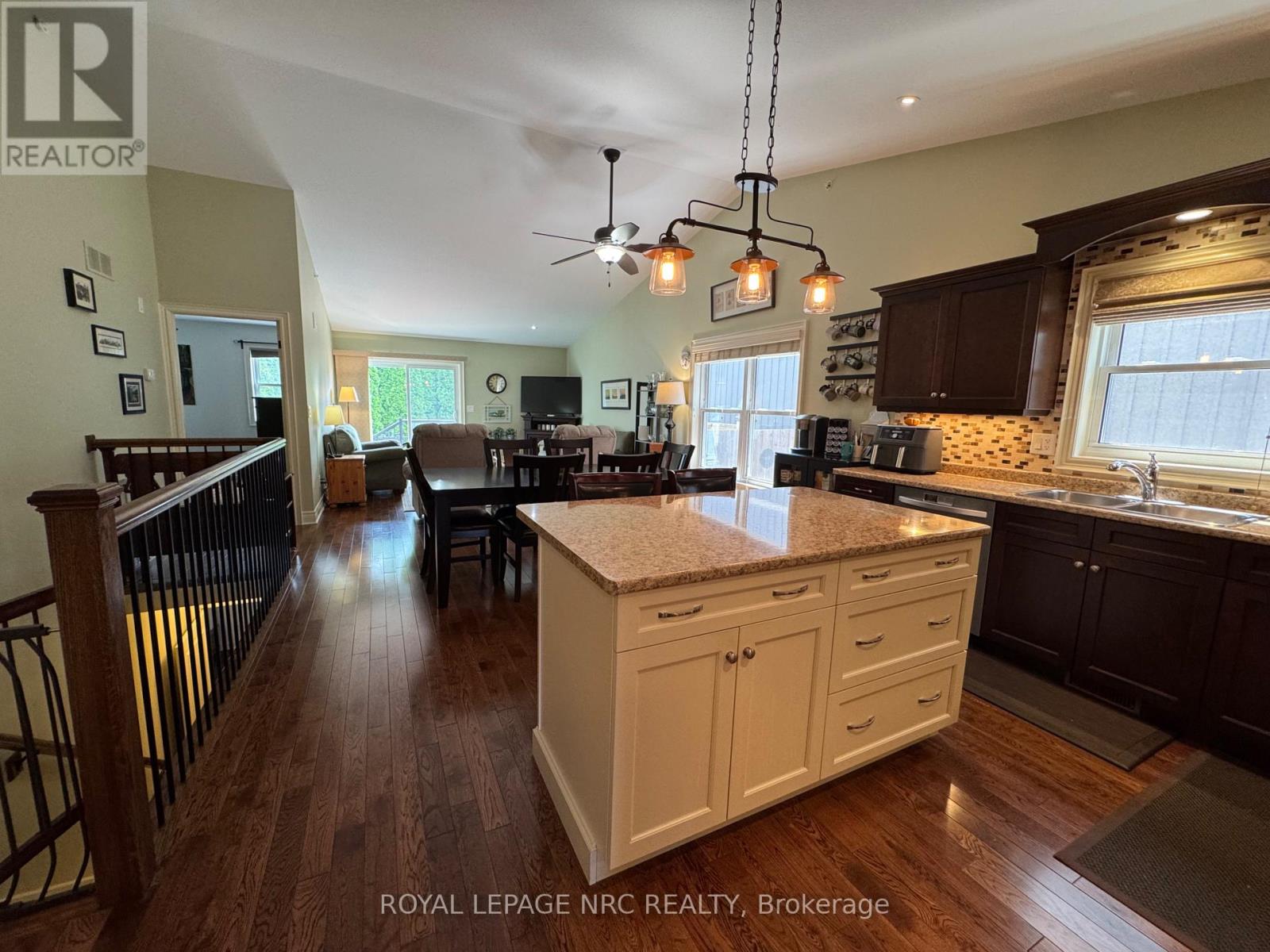 70 Parkside Drive, St. Catharines, Ontario  L2M 0B2 - Photo 12 - X12415164