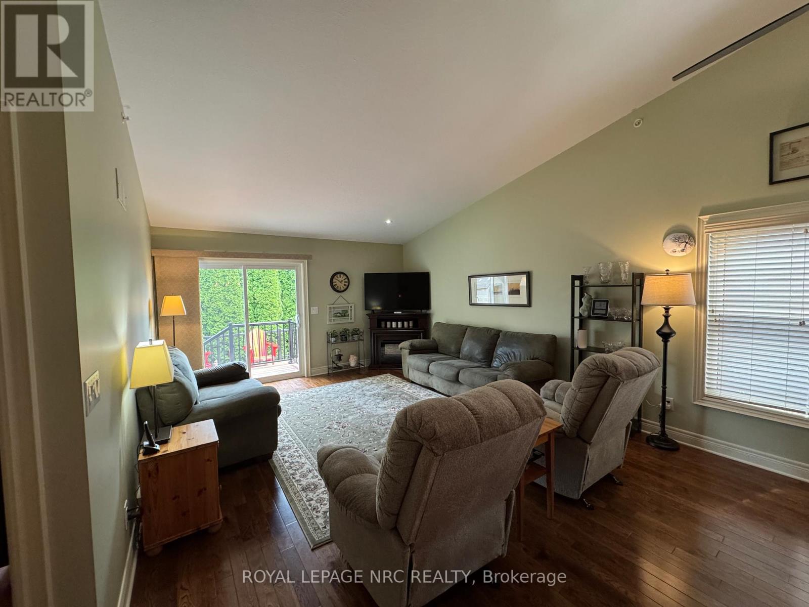 70 Parkside Drive, St. Catharines, Ontario  L2M 0B2 - Photo 14 - X12415164
