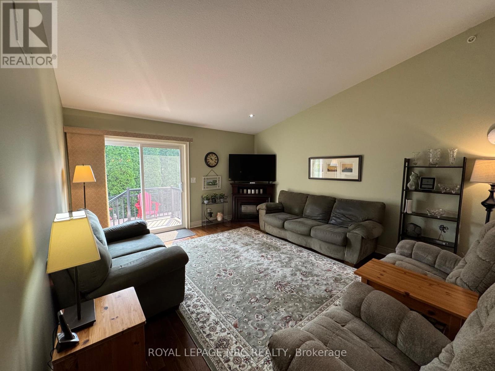 70 Parkside Drive, St. Catharines, Ontario  L2M 0B2 - Photo 15 - X12415164