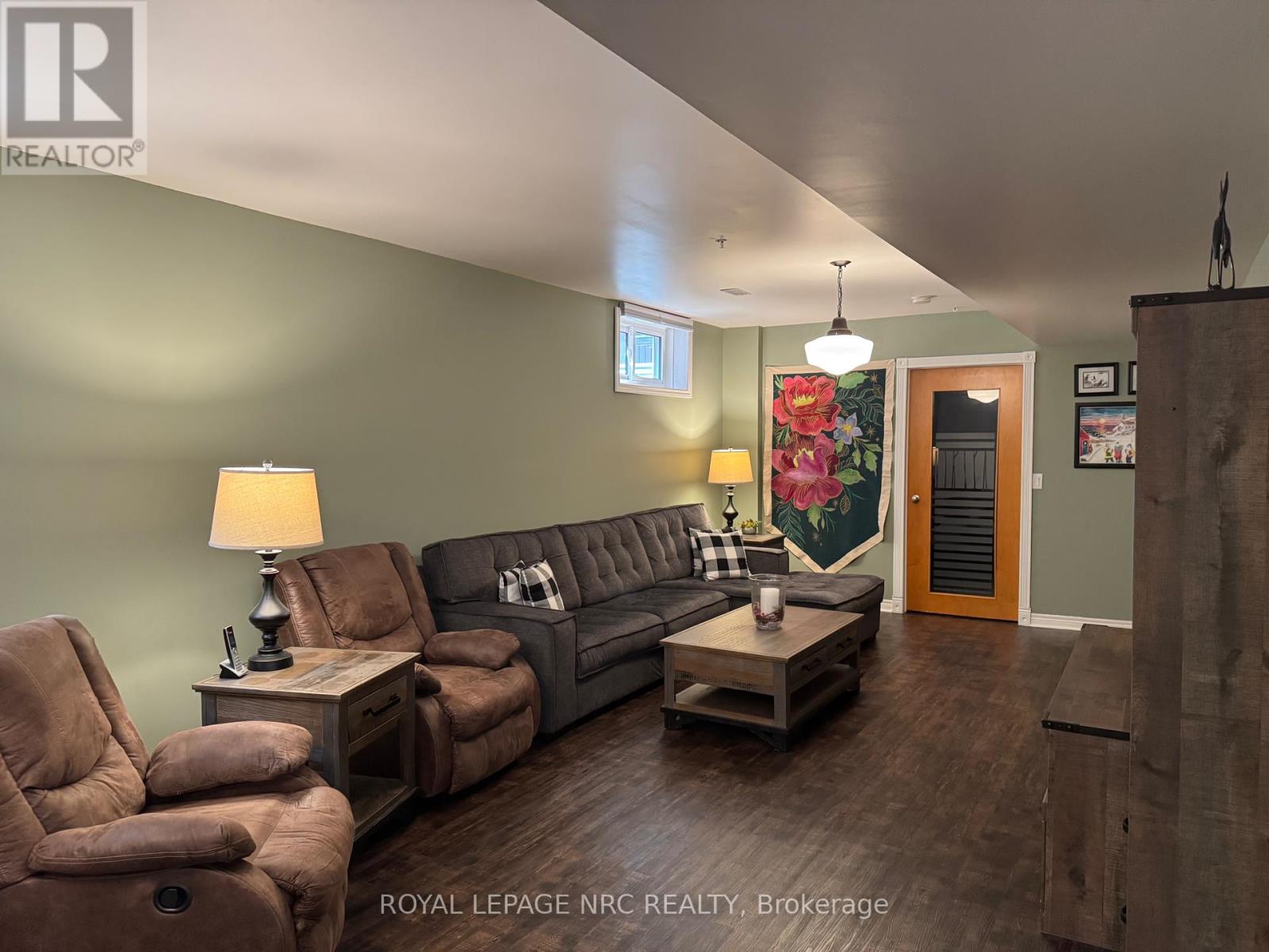 70 Parkside Drive, St. Catharines, Ontario  L2M 0B2 - Photo 22 - X12415164