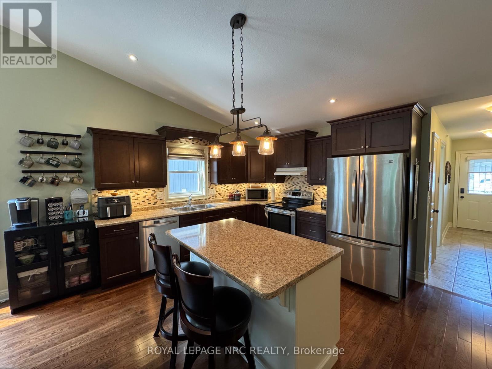 70 Parkside Drive, St. Catharines, Ontario  L2M 0B2 - Photo 9 - X12415164