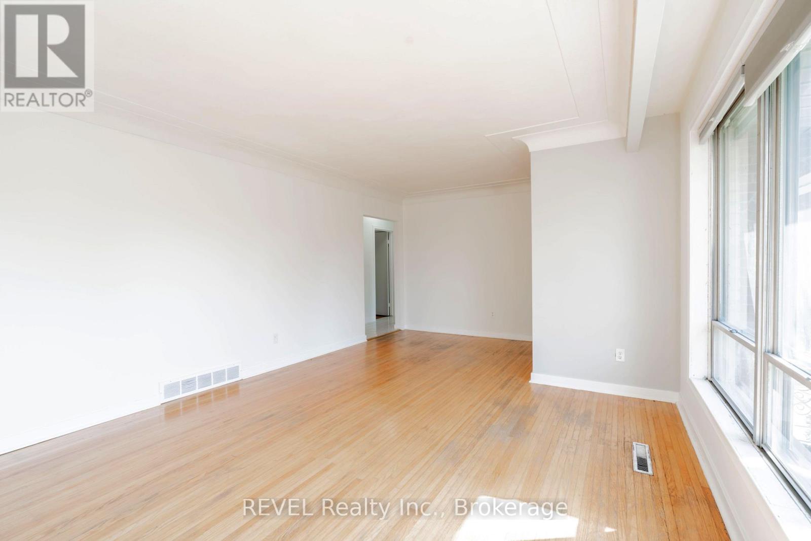 6835 Wills Street, Niagara Falls, Ontario  L2J 1Y6 - Photo 9 - X12419015