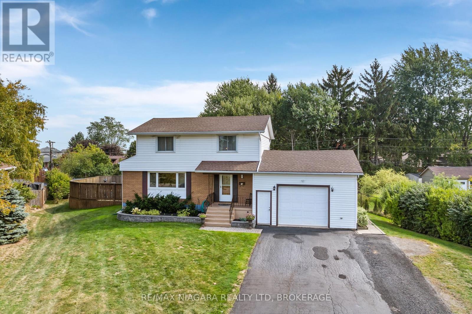 28 Thorncrest Road, Port Colborne (Main Street), Ontario  L3K 5C6 - Photo 2 - X12419734