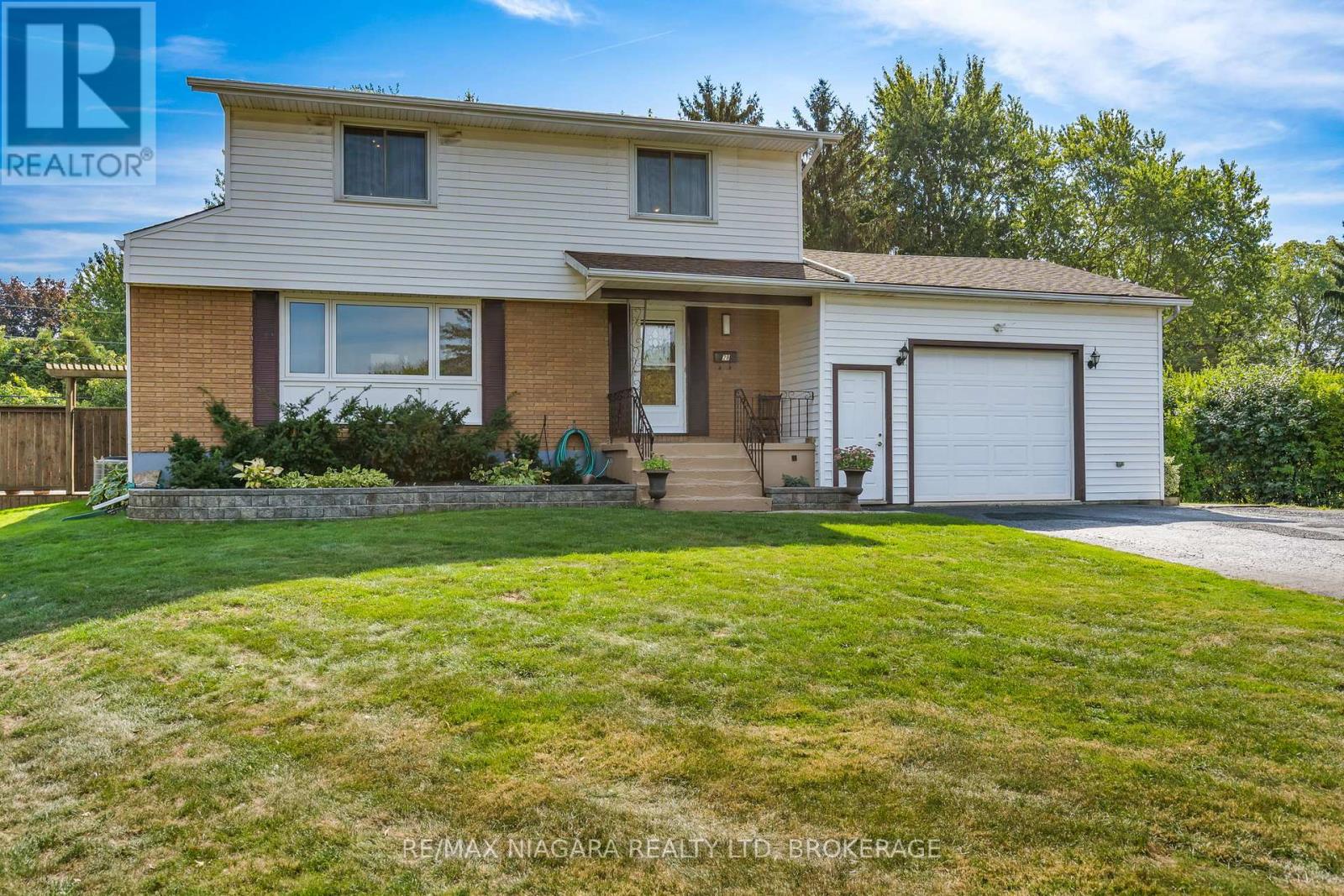28 Thorncrest Road, Port Colborne (Main Street), Ontario  L3K 5C6 - Photo 3 - X12419734