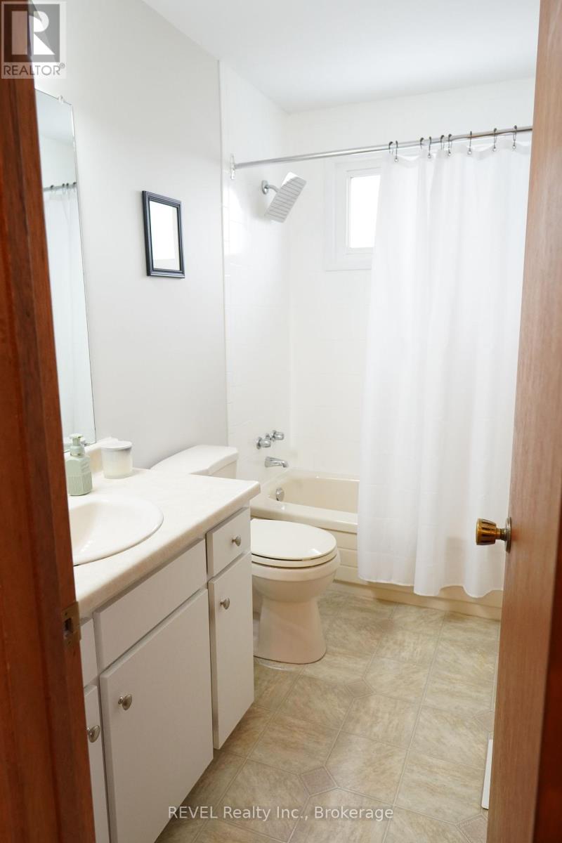 186 Colver Street, West Lincoln (Smithville), Ontario  L0R 2A0 - Photo 16 - X12420882