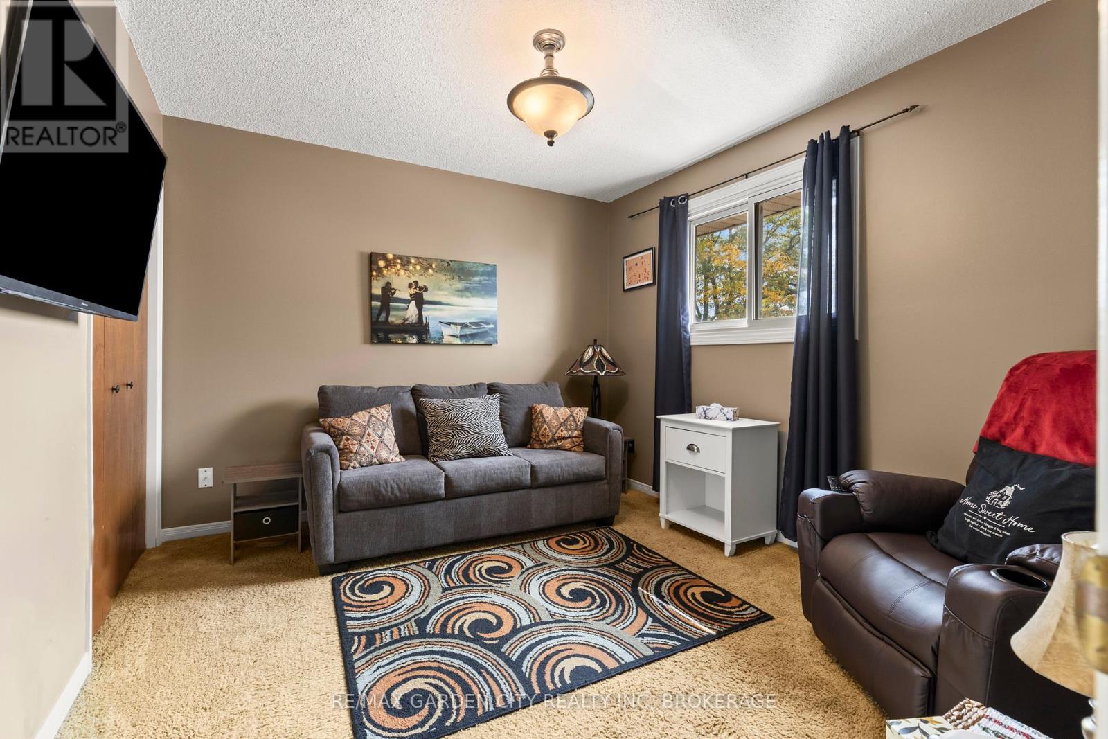 43 Capri Street, Thorold, Ontario  L2V 4R9 - Photo 19 - X12423399