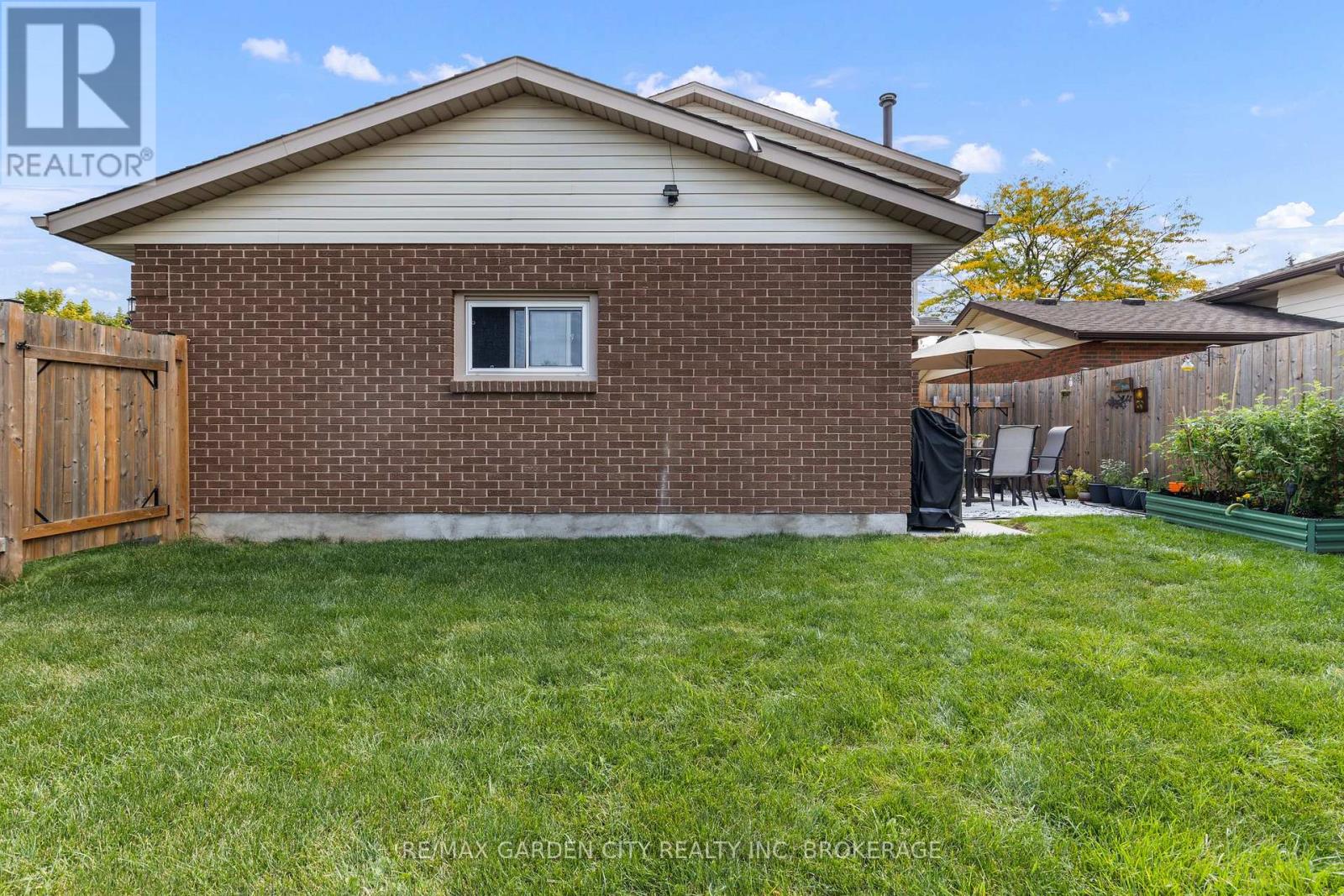 43 Capri Street, Thorold, Ontario  L2V 4R9 - Photo 26 - X12423399