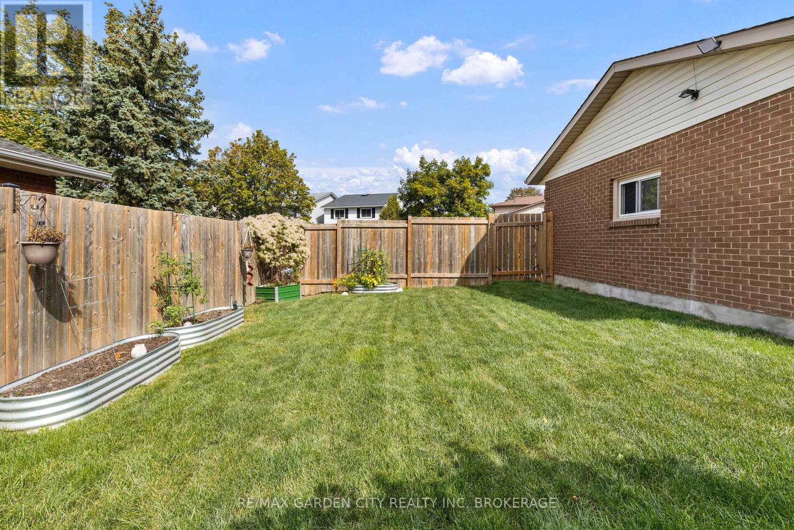 43 Capri Street, Thorold, Ontario  L2V 4R9 - Photo 28 - X12423399