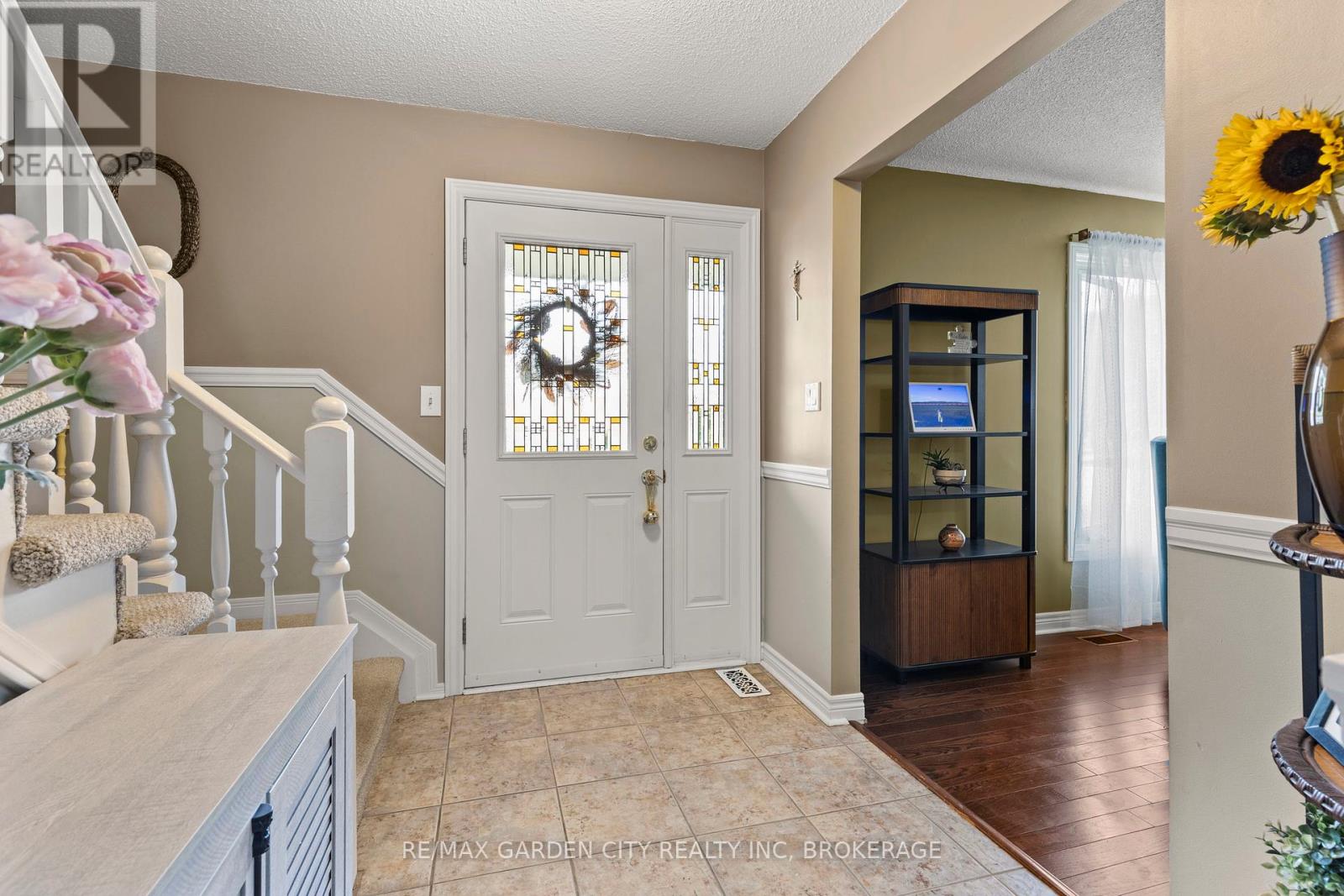 43 Capri Street, Thorold, Ontario  L2V 4R9 - Photo 5 - X12423399