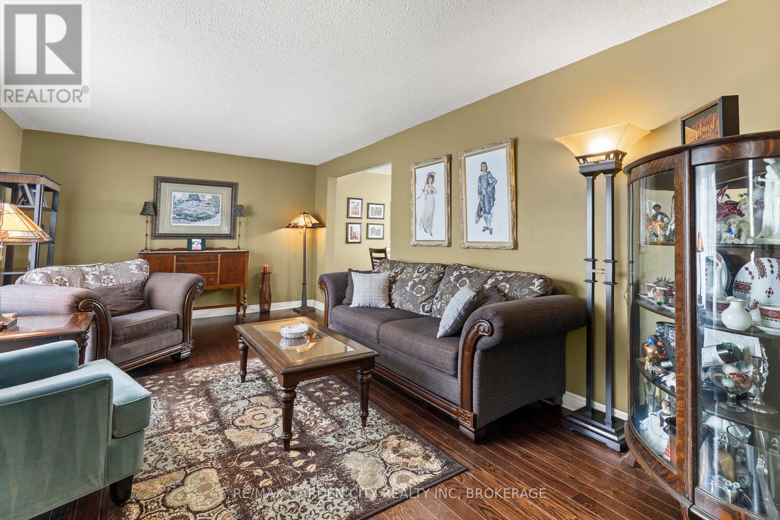 43 Capri Street, Thorold, Ontario  L2V 4R9 - Photo 6 - X12423399