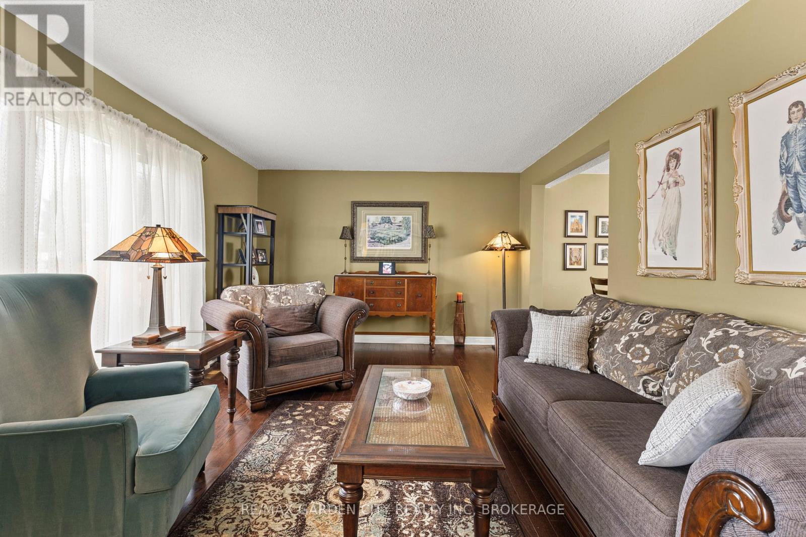 43 Capri Street, Thorold, Ontario  L2V 4R9 - Photo 7 - X12423399