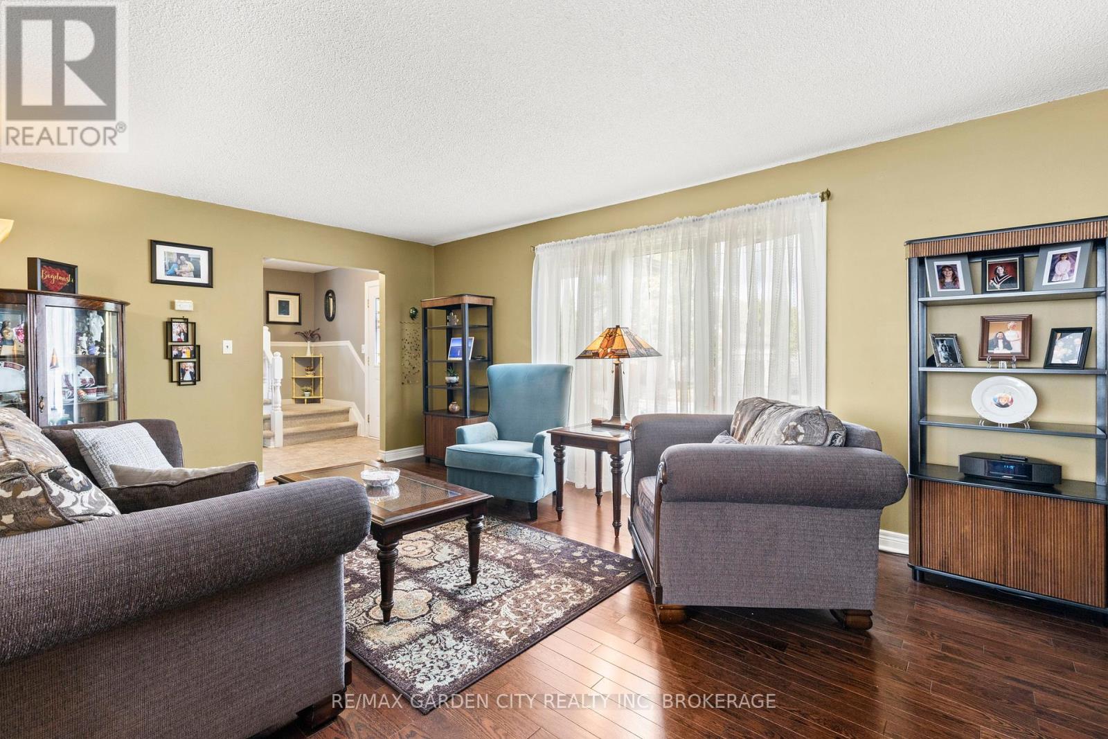 43 Capri Street, Thorold, Ontario  L2V 4R9 - Photo 8 - X12423399