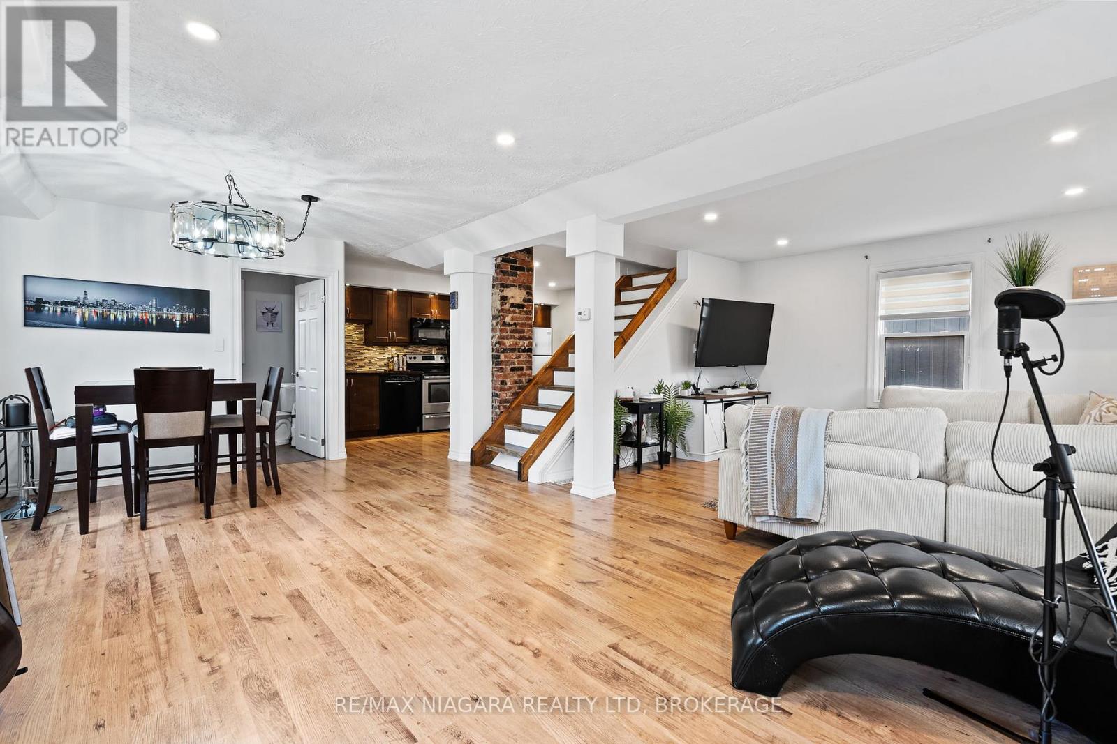 5690 Highland Avenue, Niagara Falls, Ontario  L2G 4X3 - Photo 5 - X12424520