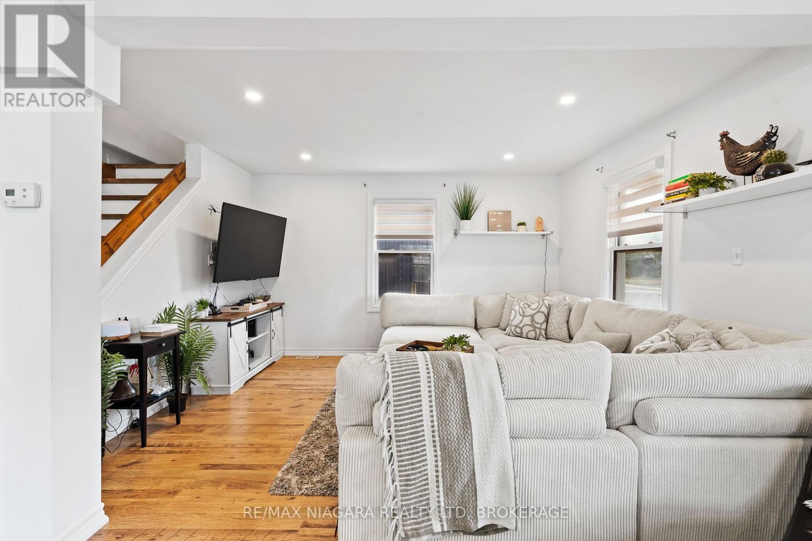 5690 Highland Avenue, Niagara Falls, Ontario  L2G 4X3 - Photo 6 - X12424520