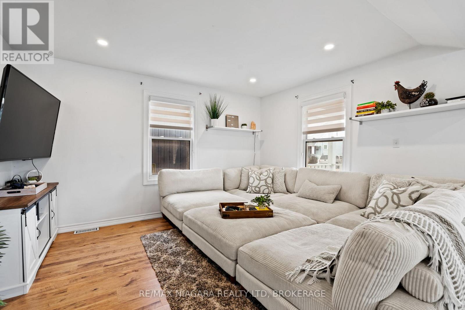 5690 Highland Avenue, Niagara Falls, Ontario  L2G 4X3 - Photo 7 - X12424520