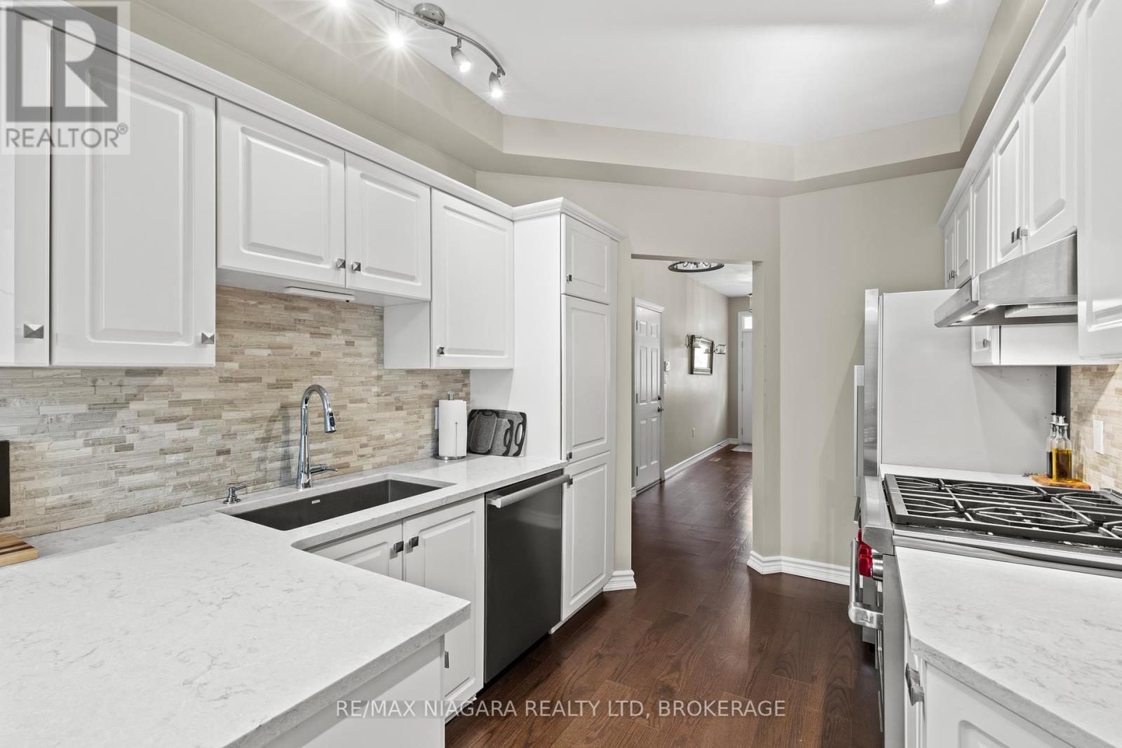 3 - 88 Lakeport Road, St. Catharines, Ontario  L2N 4P8 - Photo 14 - X12425061