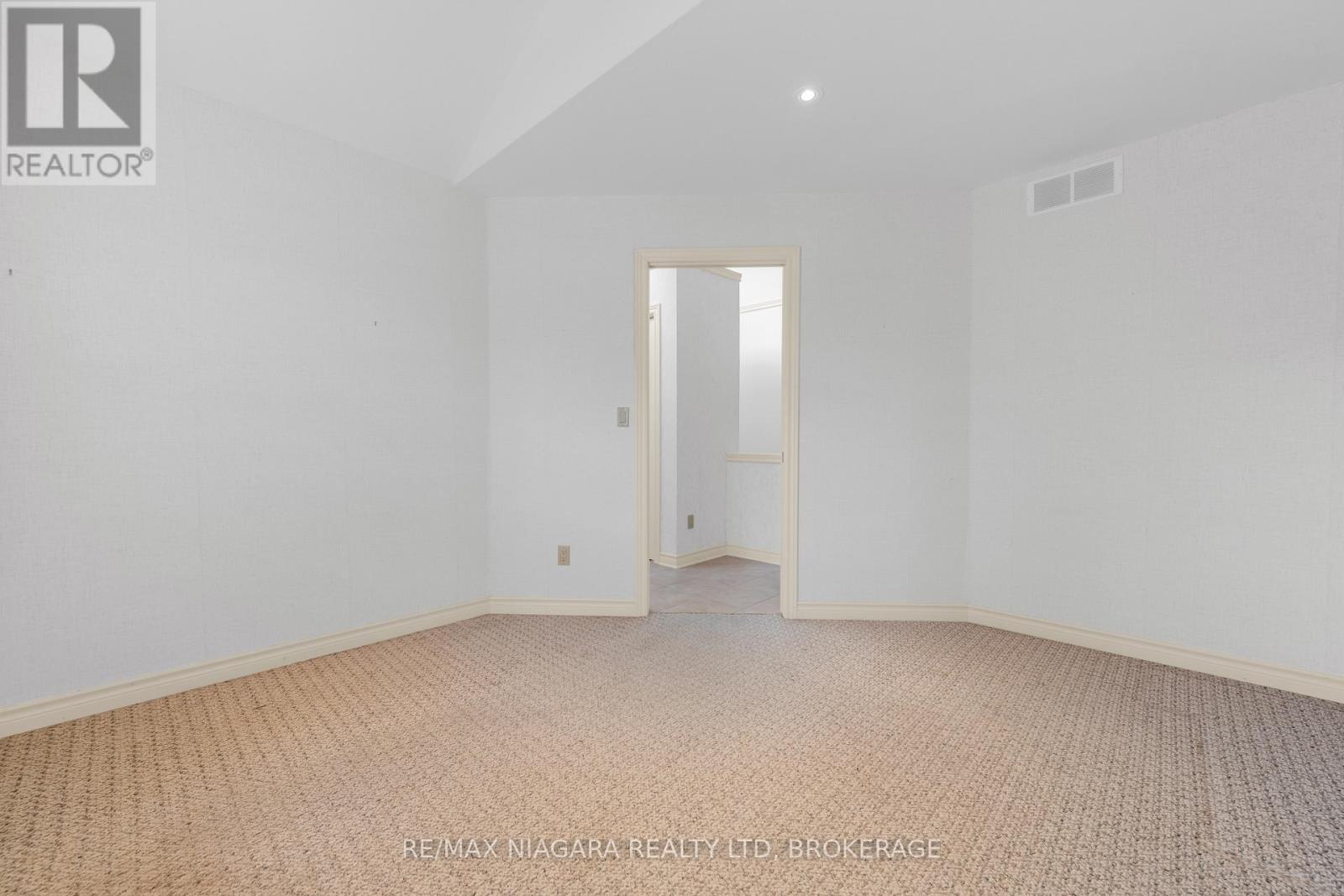 40 Frontier Drive, Niagara-On-The-Lake, Ontario  L0S 1J0 - Photo 6 - X12425600