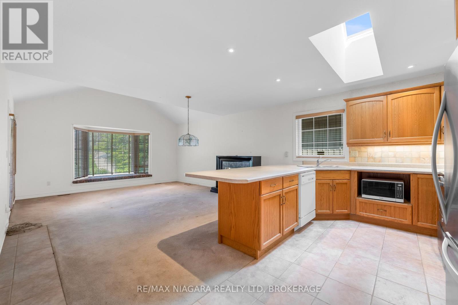 40 Frontier Drive, Niagara-On-The-Lake, Ontario  L0S 1J0 - Photo 7 - X12425600