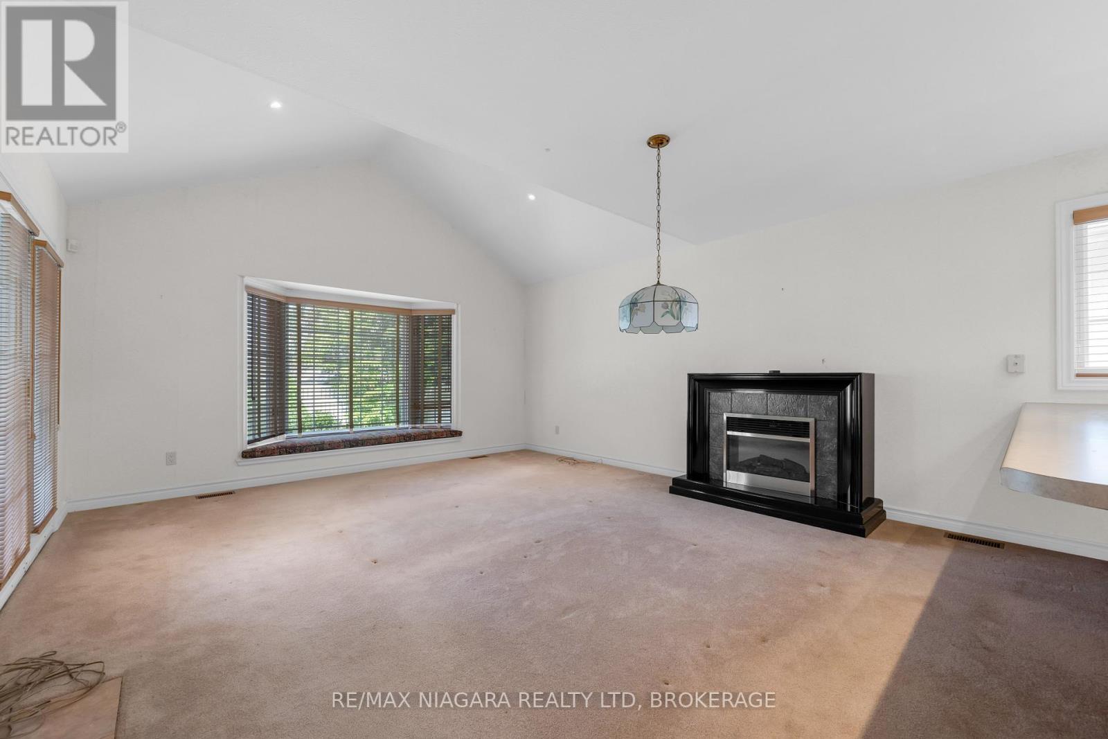 40 Frontier Drive, Niagara-On-The-Lake, Ontario  L0S 1J0 - Photo 8 - X12425600