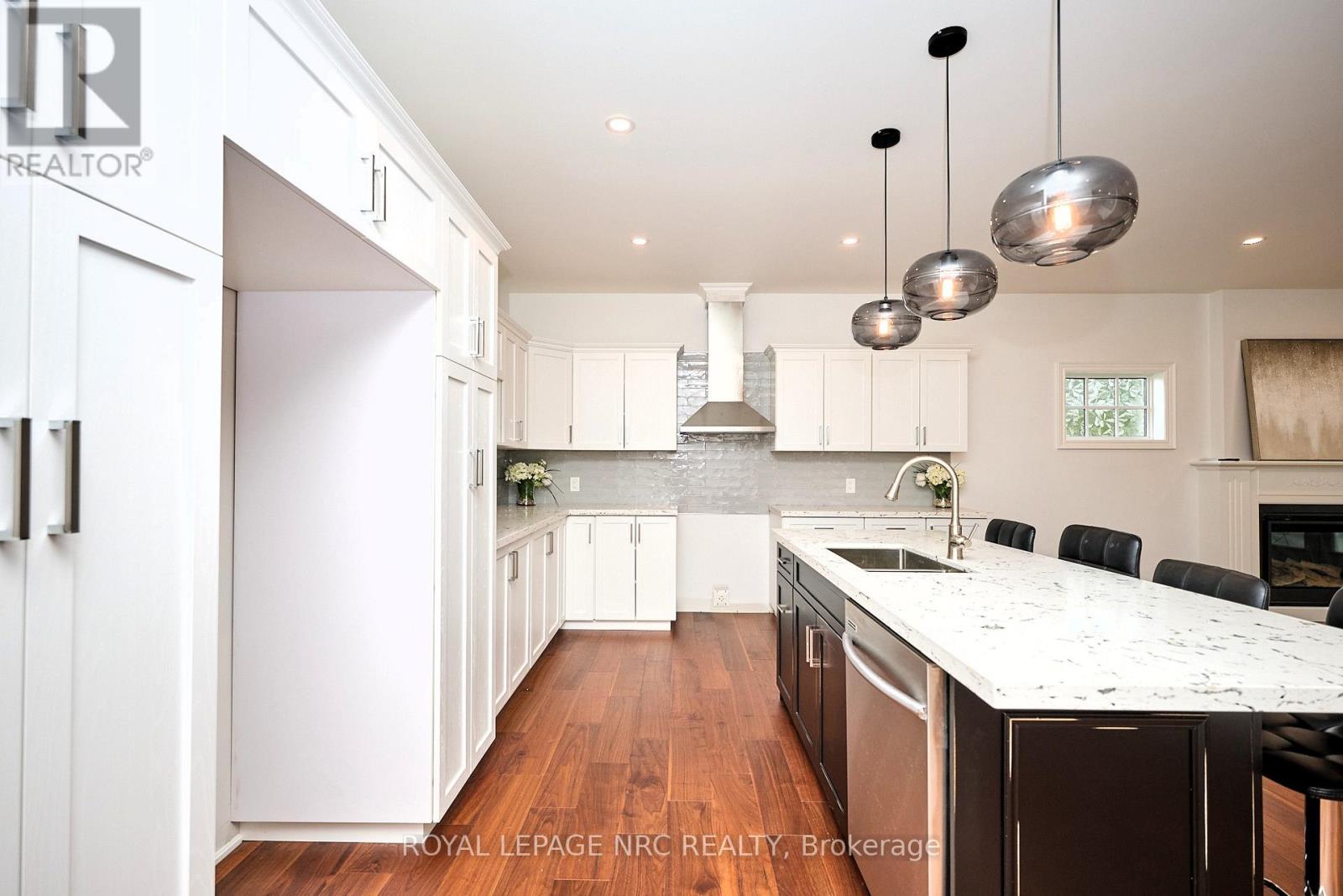 1129 Balfour Street, Pelham, Ontario  L0S 1C0 - Photo 11 - X12426864