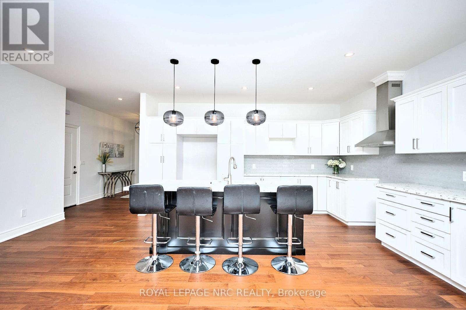 1129 Balfour Street, Pelham, Ontario  L0S 1C0 - Photo 14 - X12426864