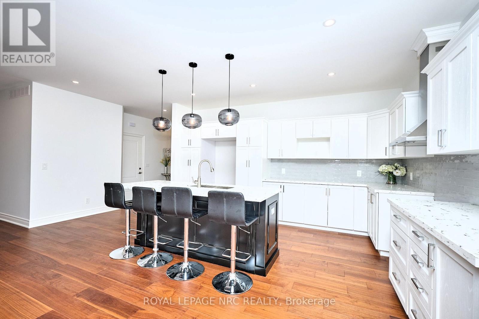 1129 Balfour Street, Pelham, Ontario  L0S 1C0 - Photo 15 - X12426864