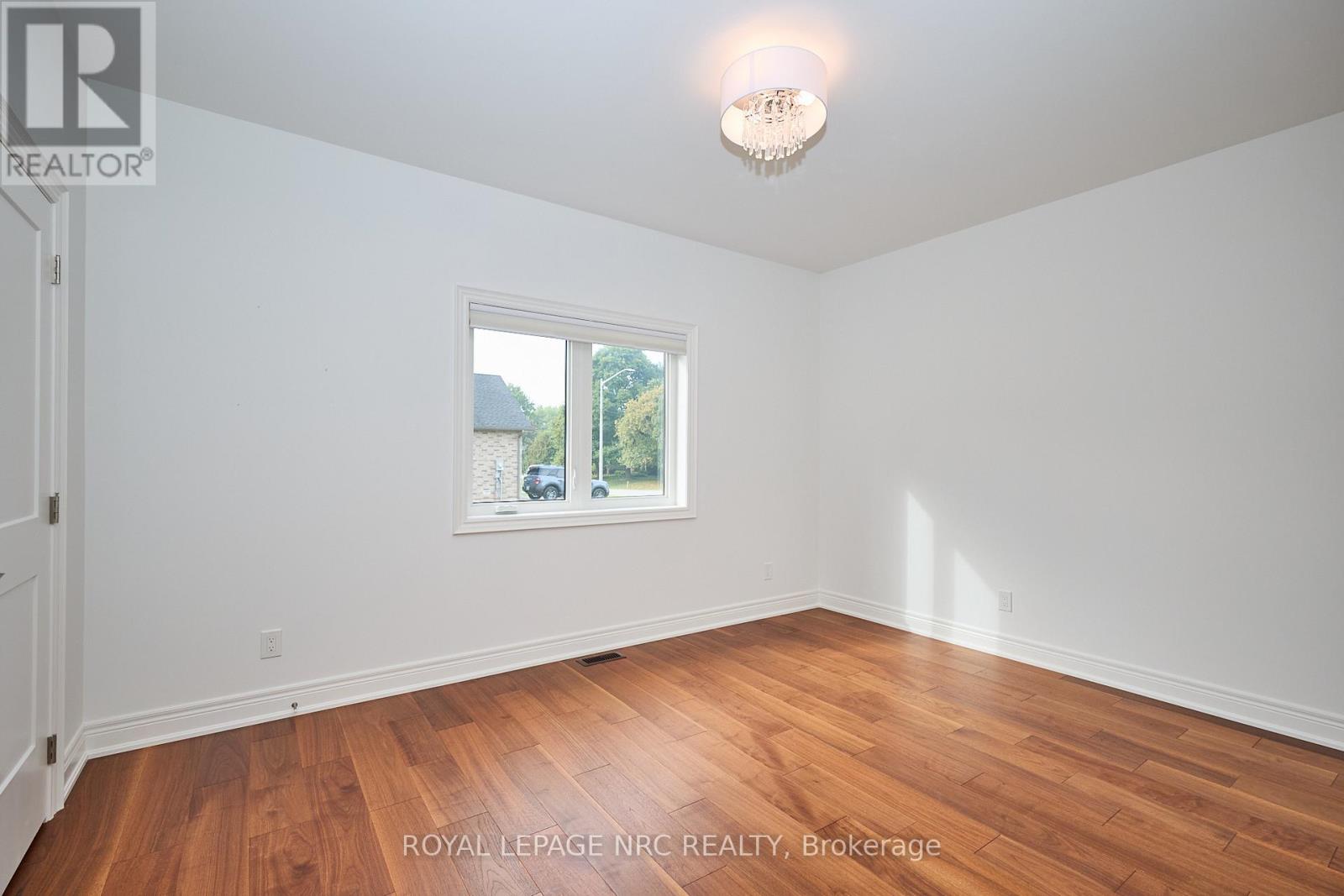 1129 Balfour Street, Pelham, Ontario  L0S 1C0 - Photo 19 - X12426864