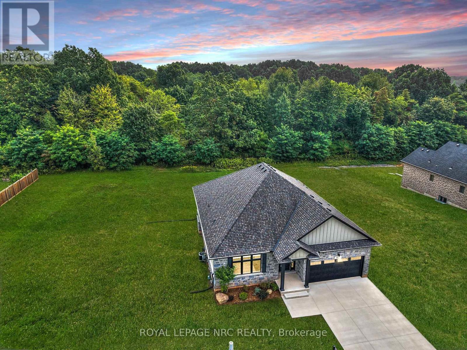 1129 Balfour Street, Pelham, Ontario  L0S 1C0 - Photo 2 - X12426864