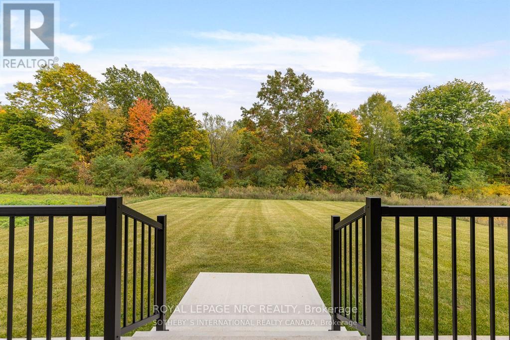 1129 Balfour Street, Pelham, Ontario  L0S 1C0 - Photo 3 - X12426864