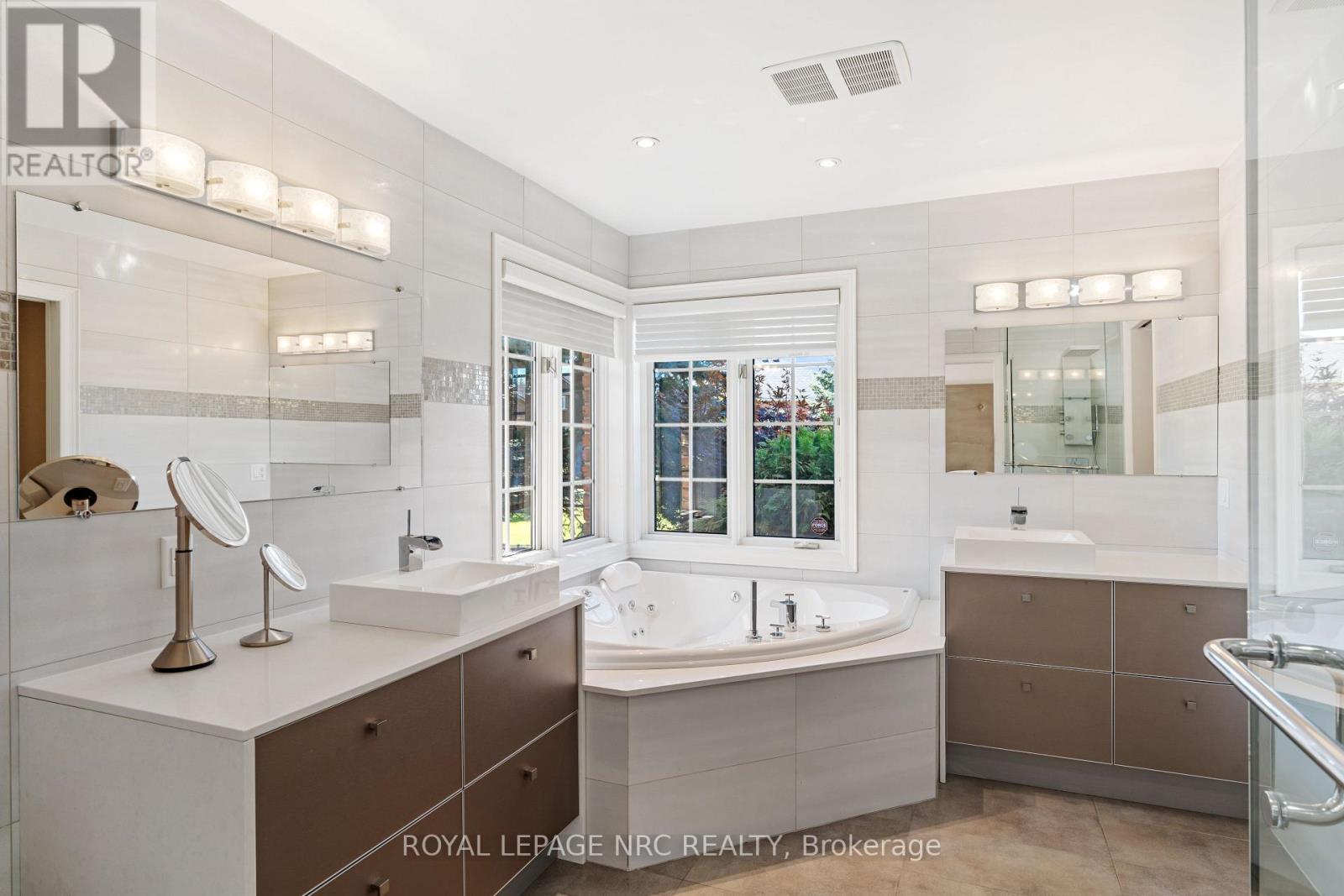 3505 Matthews Drive, Niagara Falls, Ontario  L2H 2Z4 - Photo 12 - X12428233