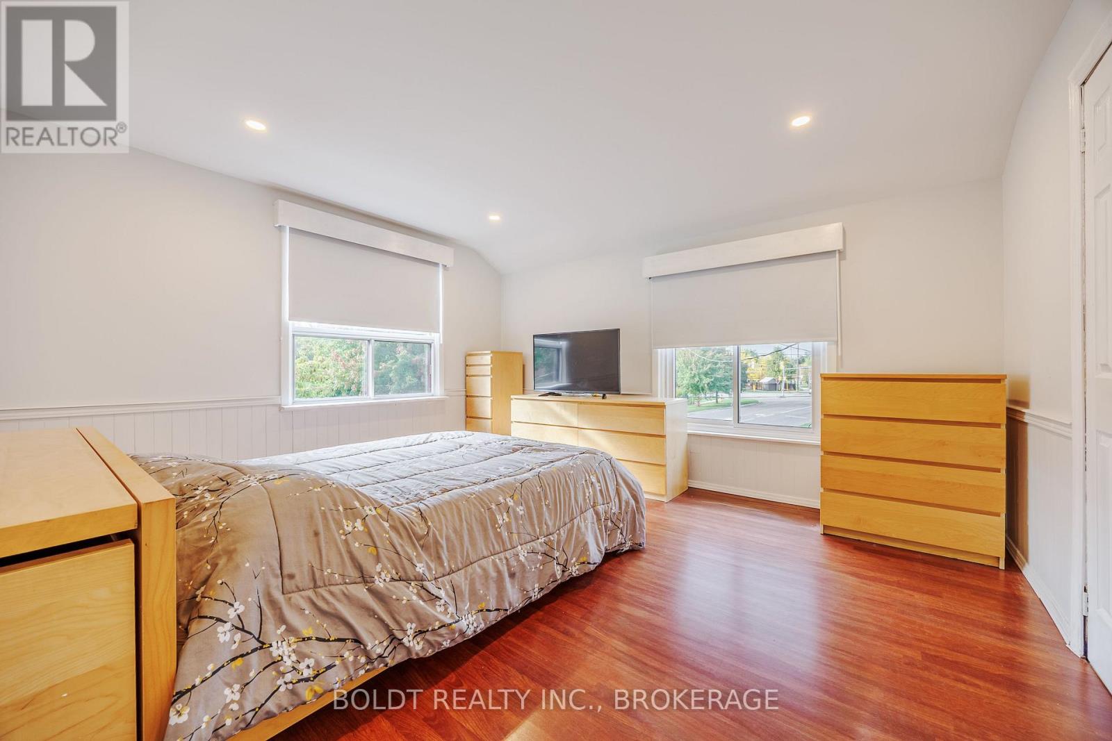 720 Niagara Street, St. Catharines, Ontario  L2M 3R9 - Photo 14 - X12428234