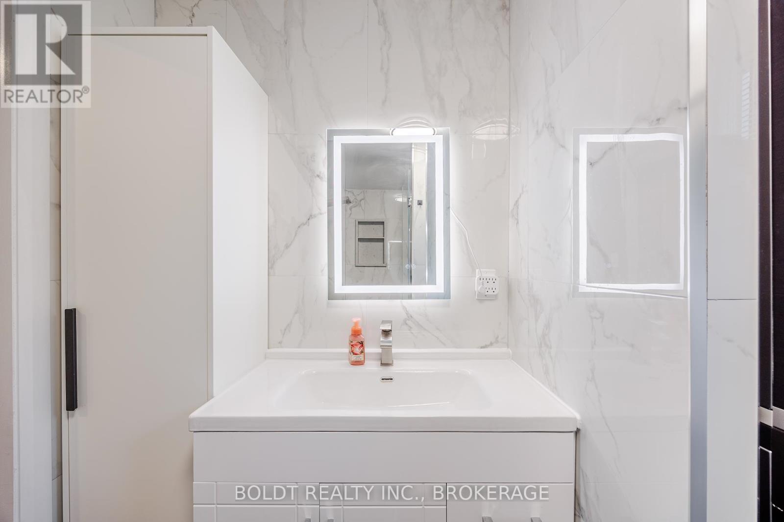 720 Niagara Street, St. Catharines, Ontario  L2M 3R9 - Photo 18 - X12428234