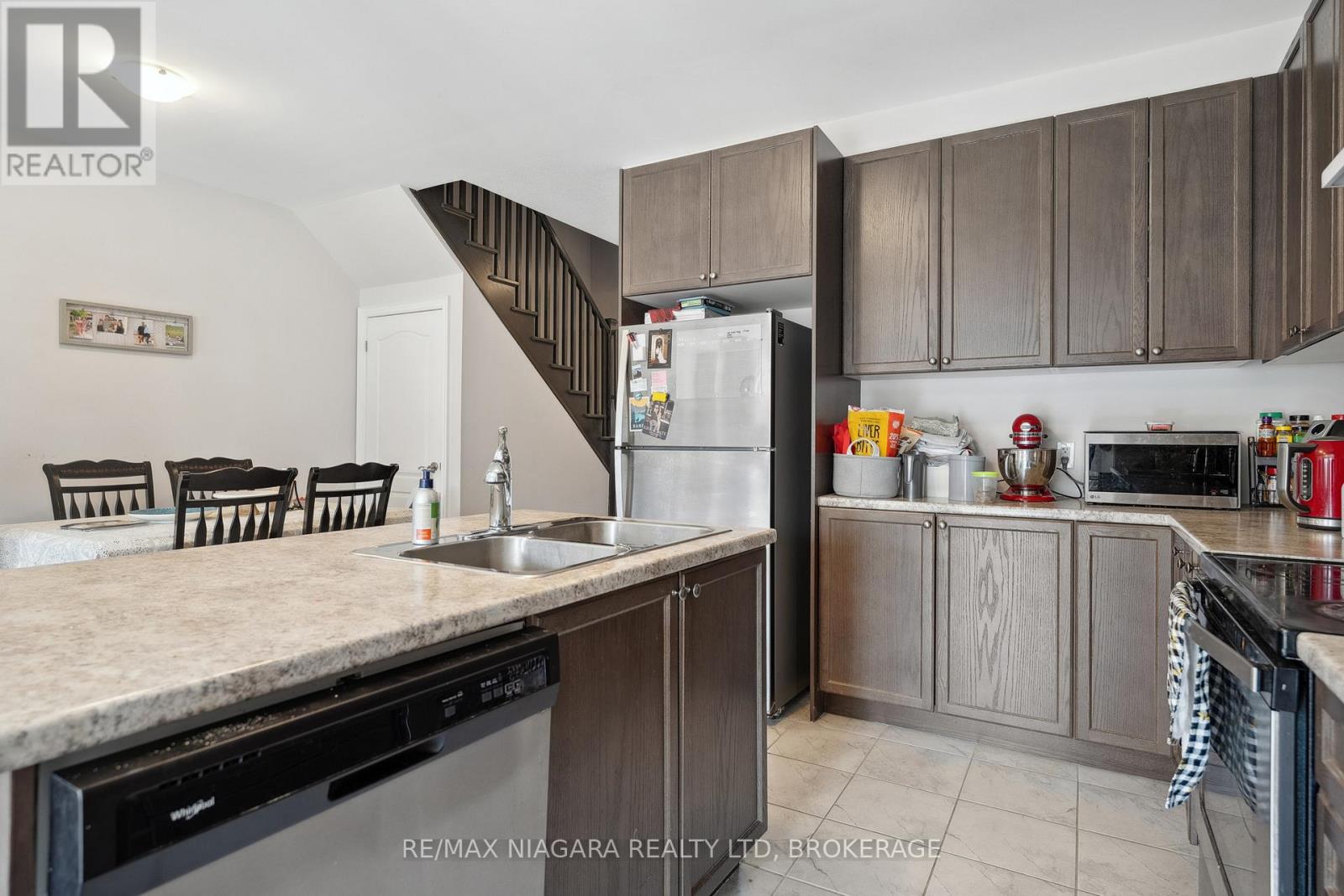 55 Sunset Way, Thorold (Rolling Meadows), Ontario  L2V 0C7 - Photo 10 - X12431820