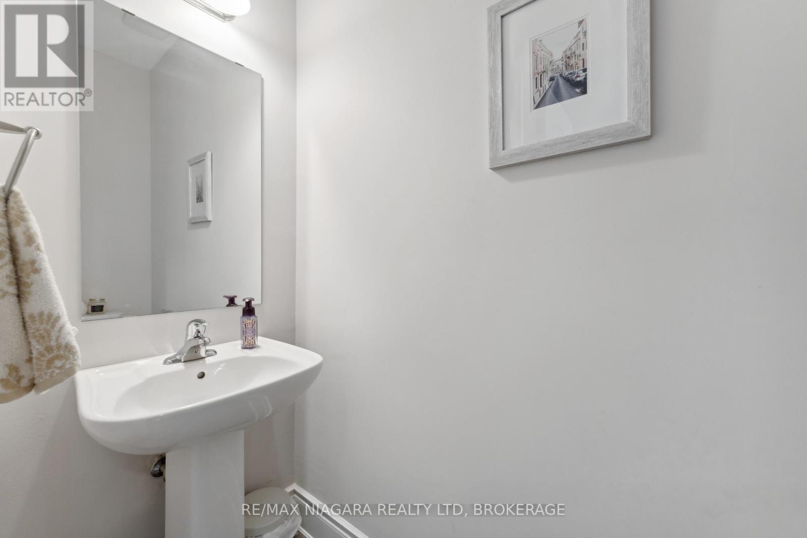 55 Sunset Way, Thorold (Rolling Meadows), Ontario  L2V 0C7 - Photo 15 - X12431820