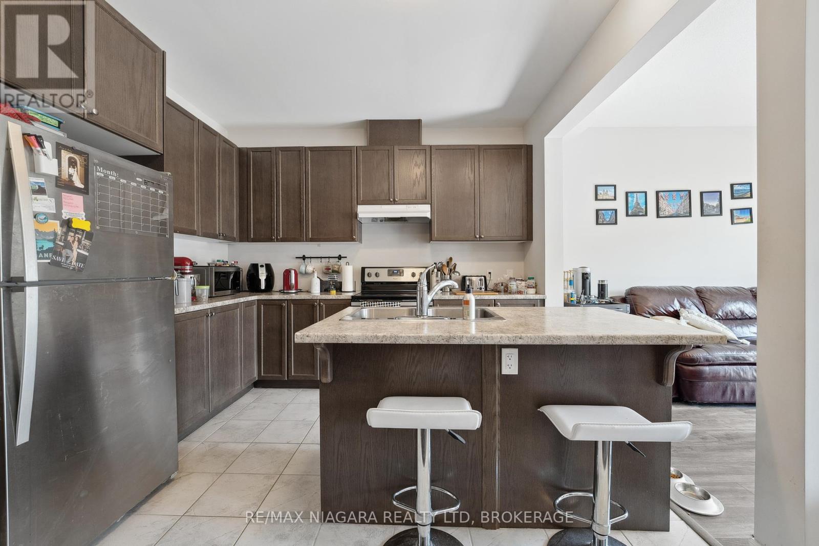 55 Sunset Way, Thorold (Rolling Meadows), Ontario  L2V 0C7 - Photo 6 - X12431820