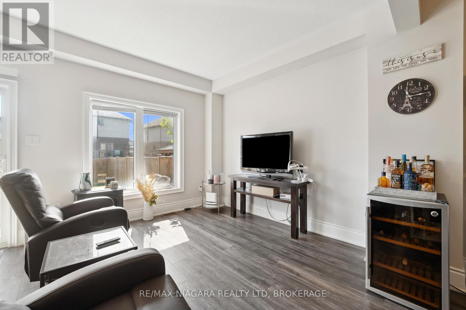 55 Sunset Way, Thorold (Rolling Meadows), Ontario  L2V 0C7 - Photo 7 - X12431820