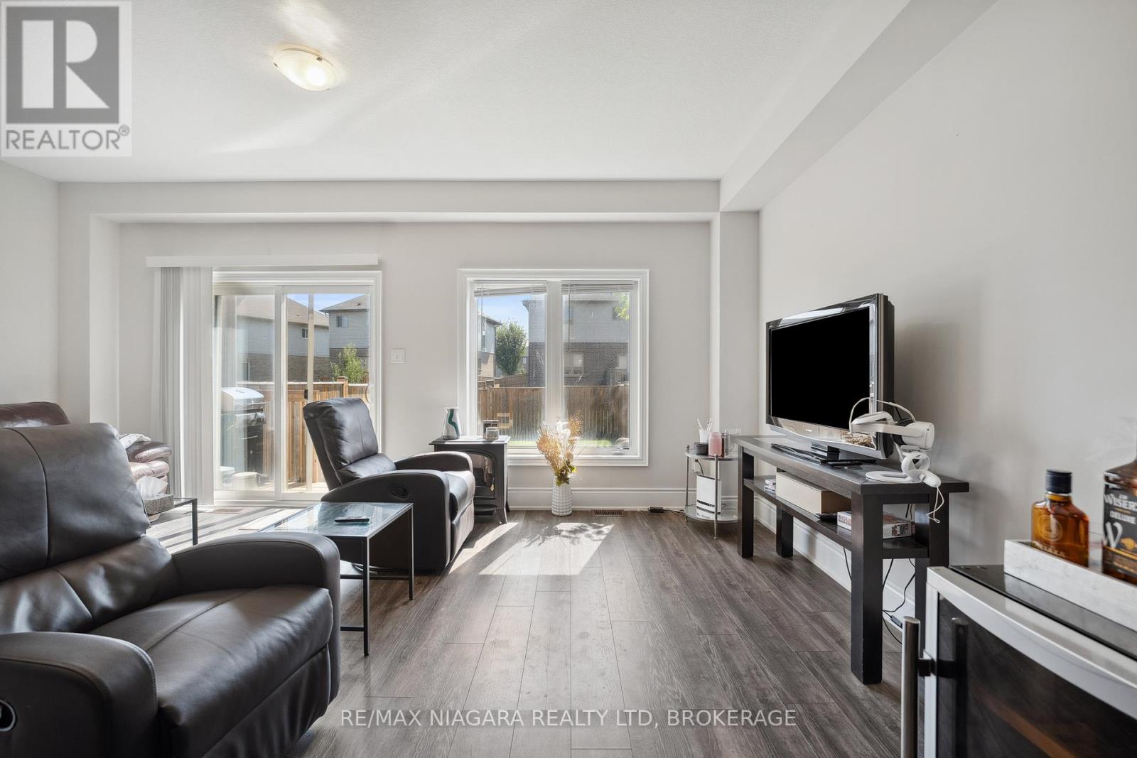 55 Sunset Way, Thorold (Rolling Meadows), Ontario  L2V 0C7 - Photo 8 - X12431820