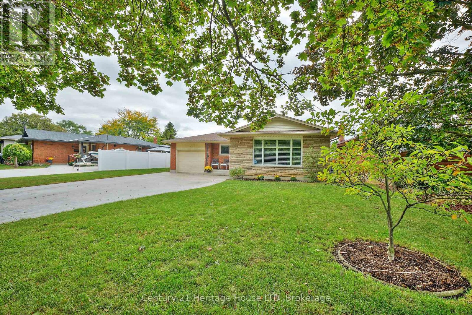18 Princeway Drive, St. Catharines (Lakeport), Ontario  L2N 2X6 - Photo 3 - X12431829