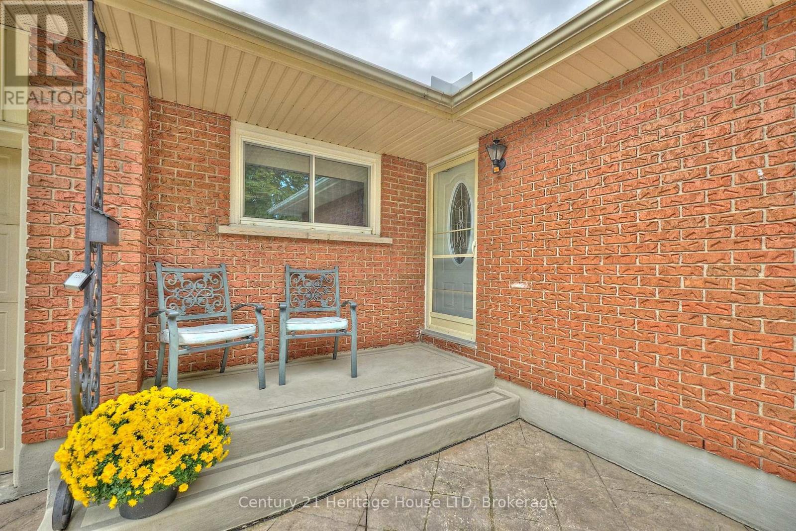 18 Princeway Drive, St. Catharines (Lakeport), Ontario  L2N 2X6 - Photo 4 - X12431829