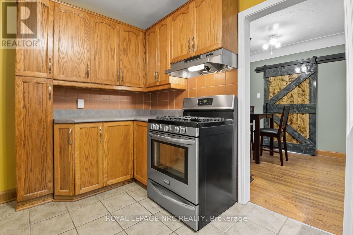 42 Linwood Drive, Welland (Prince Charles), Ontario  L3C 2B6 - Photo 11 - X12431848