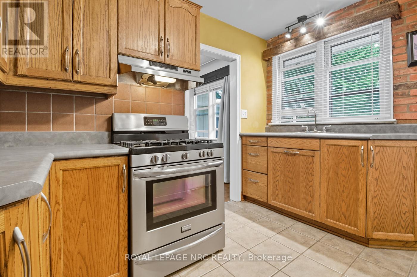 42 Linwood Drive, Welland (Prince Charles), Ontario  L3C 2B6 - Photo 12 - X12431848