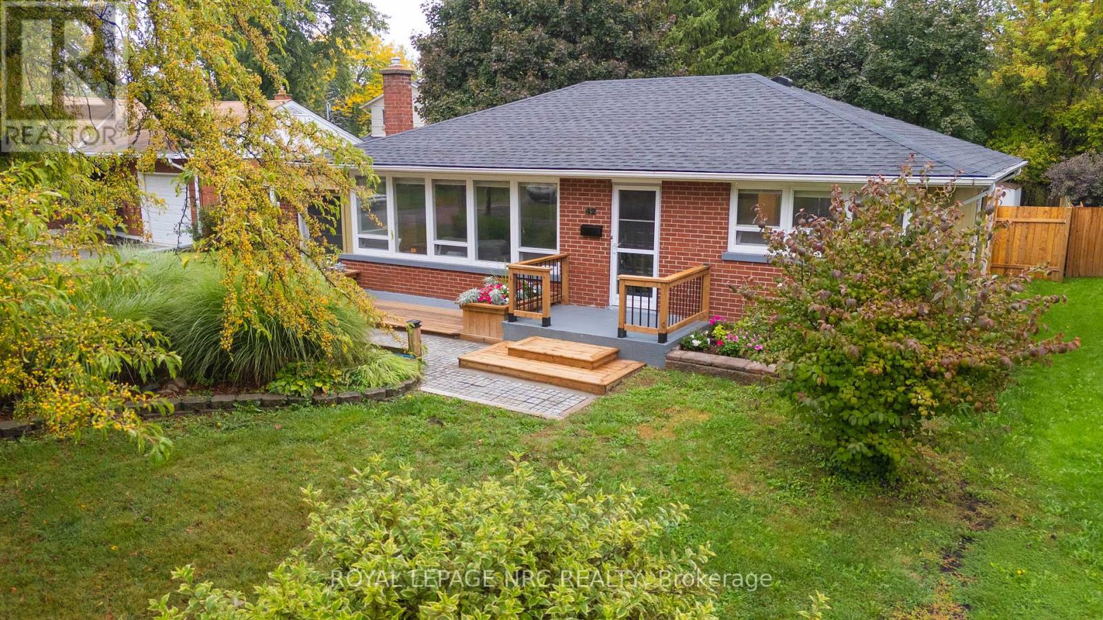 42 Linwood Drive, Welland (Prince Charles), Ontario  L3C 2B6 - Photo 2 - X12431848