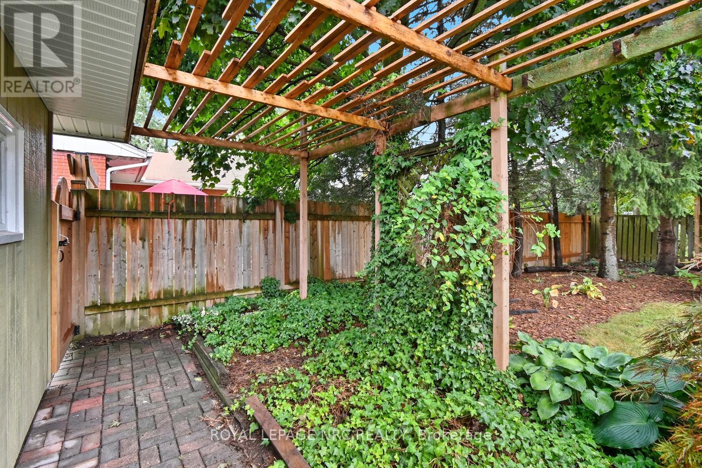 42 Linwood Drive, Welland (Prince Charles), Ontario  L3C 2B6 - Photo 36 - X12431848