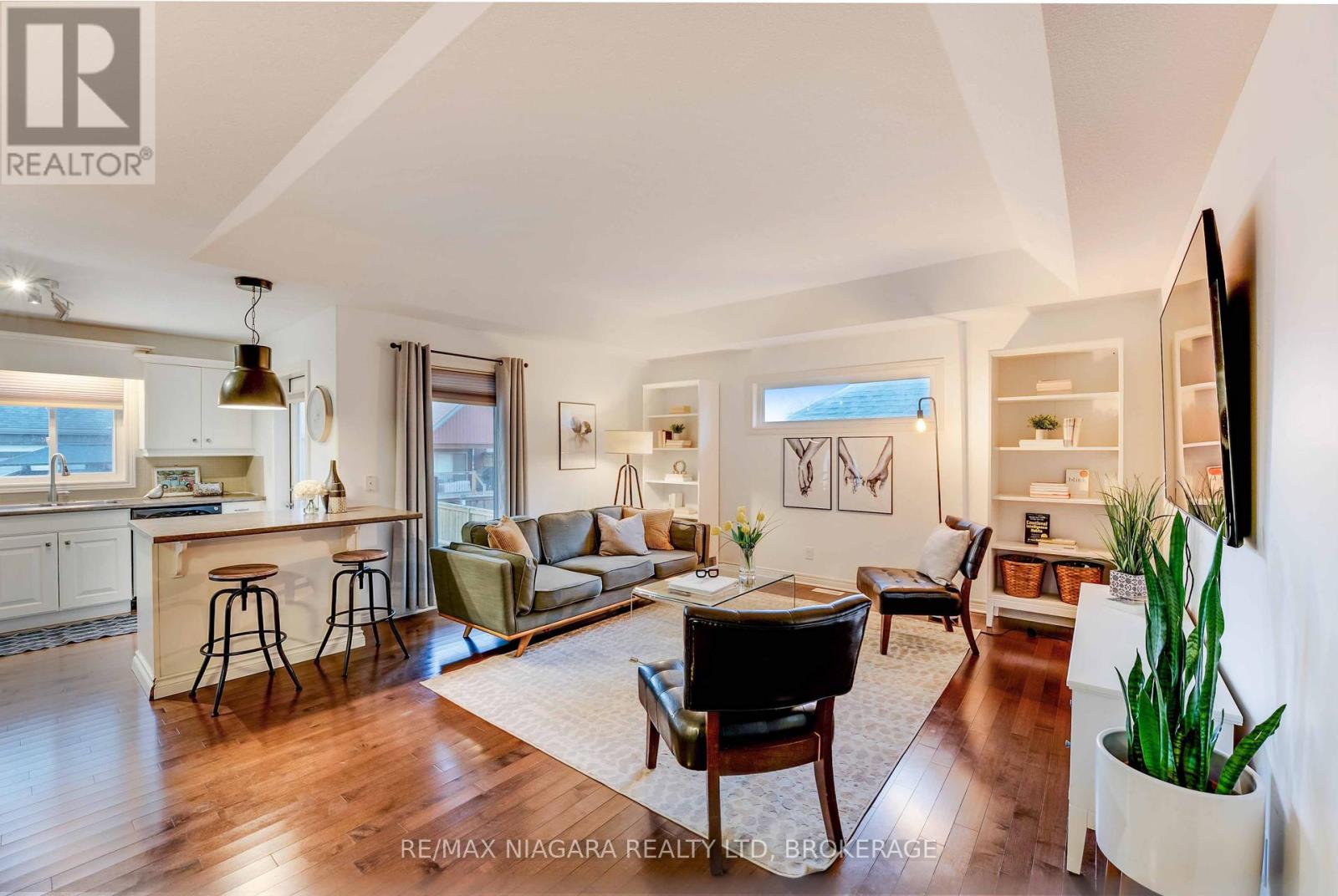 22 Henley Court, Welland, Ontario  L3B 6E8 - Photo 3 - X12431871