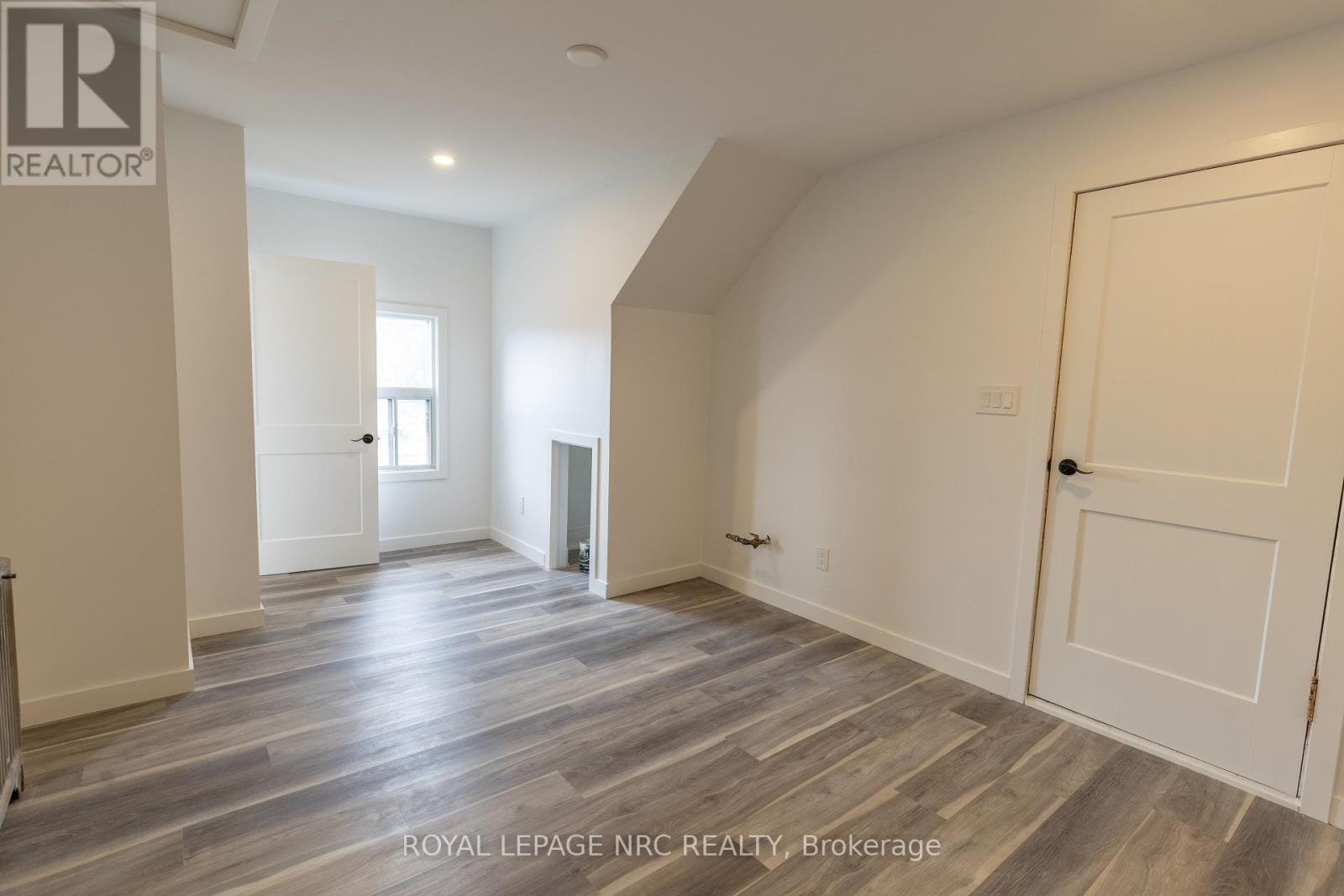 248 Bell Street, Port Colborne (Killaly East), Ontario  L3K 1J4 - Photo 10 - X12431907