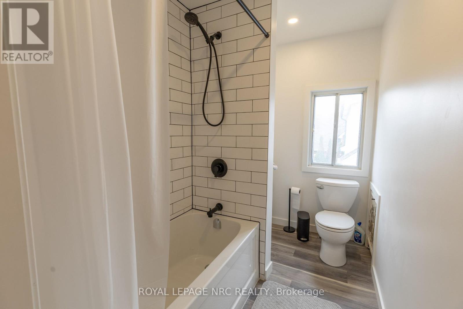 248 Bell Street, Port Colborne (Killaly East), Ontario  L3K 1J4 - Photo 12 - X12431907