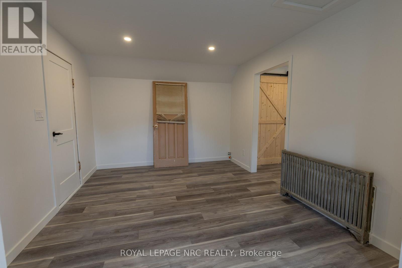 248 Bell Street, Port Colborne (Killaly East), Ontario  L3K 1J4 - Photo 8 - X12431907