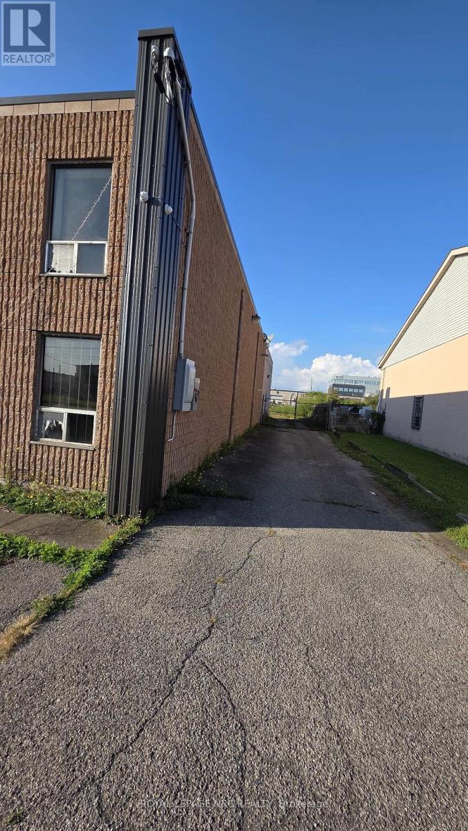 12-18 Clark Street S, Welland (Broadway), Ontario  L3B 5W6 - Photo 18 - X12432038